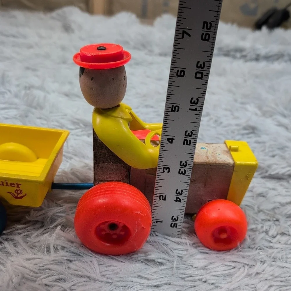 Vintage 1960's‎ Fisher Price Happy Hauler Wood and Plastic Pull Toy #732 Works